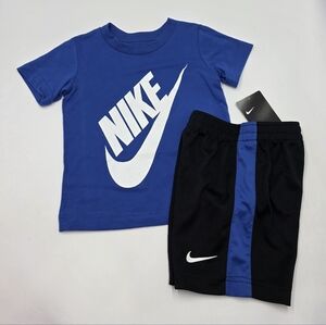 Nike boys' graphic tee and shorts size 2T